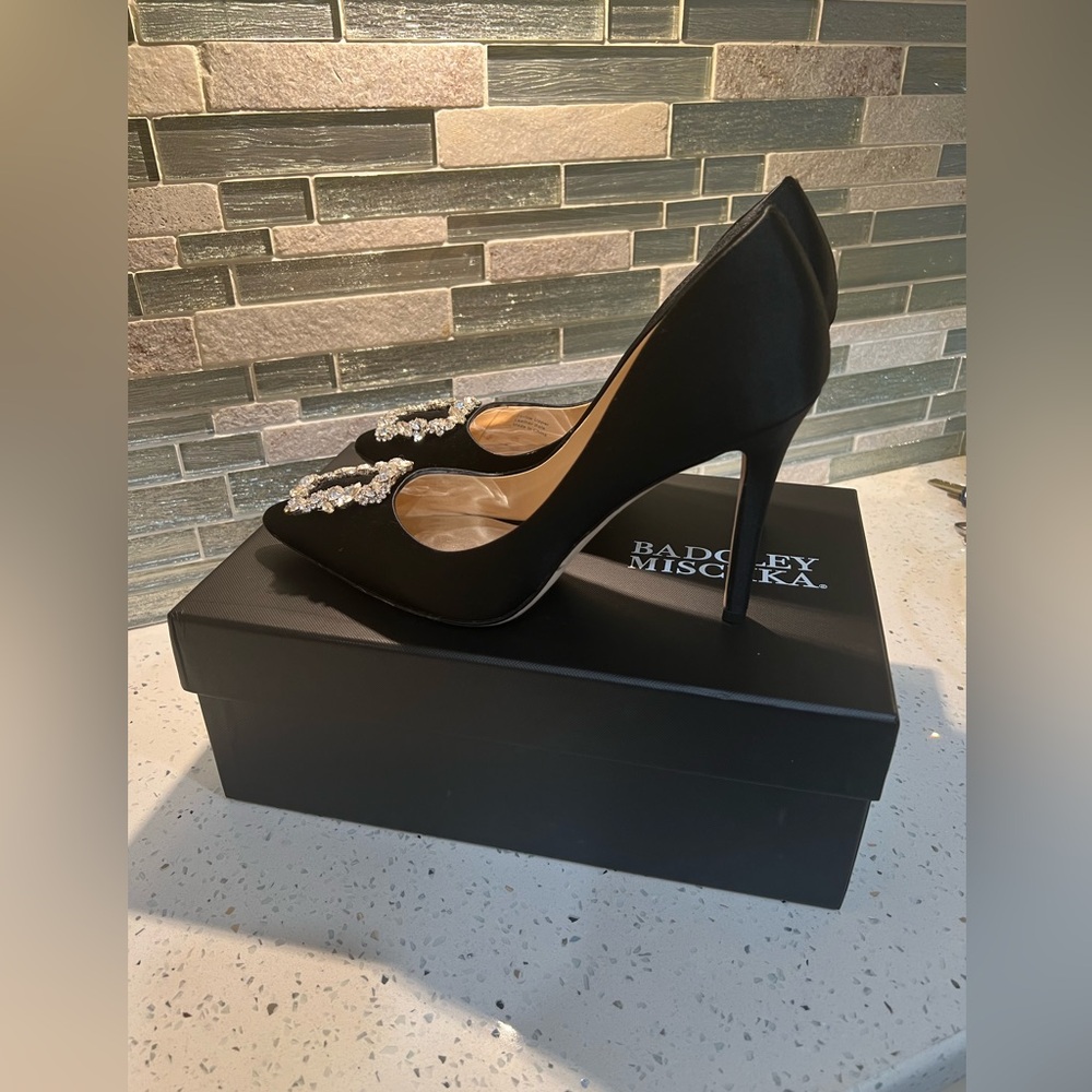 Badgley Mischka Size 8.5